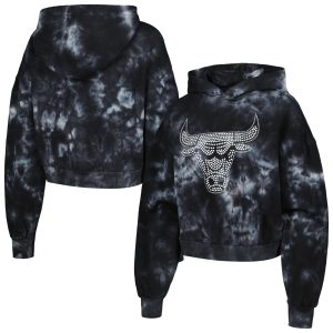 The Wild Collective Chicago Bulls Women's Premium Black Tie Dye Cropped Pullover Hoodie